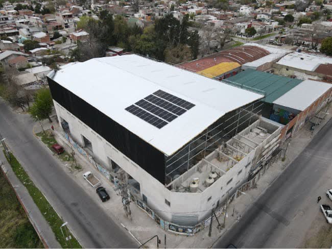 Equipo técnico de EcoApo trabajando en una instalación